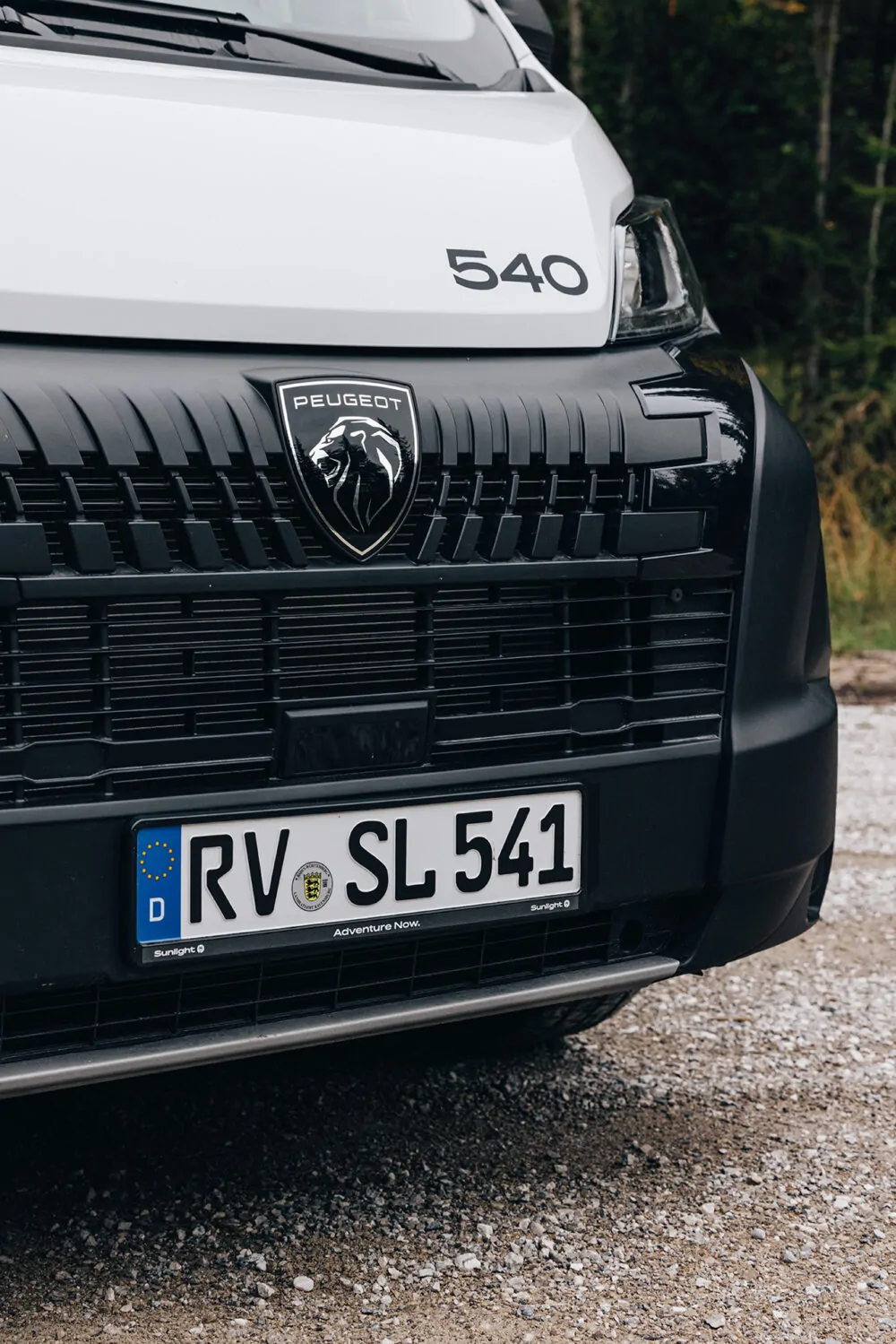 Frontansicht eines Peugeot Sunlight 540 mit deutschem Kennzeichen.