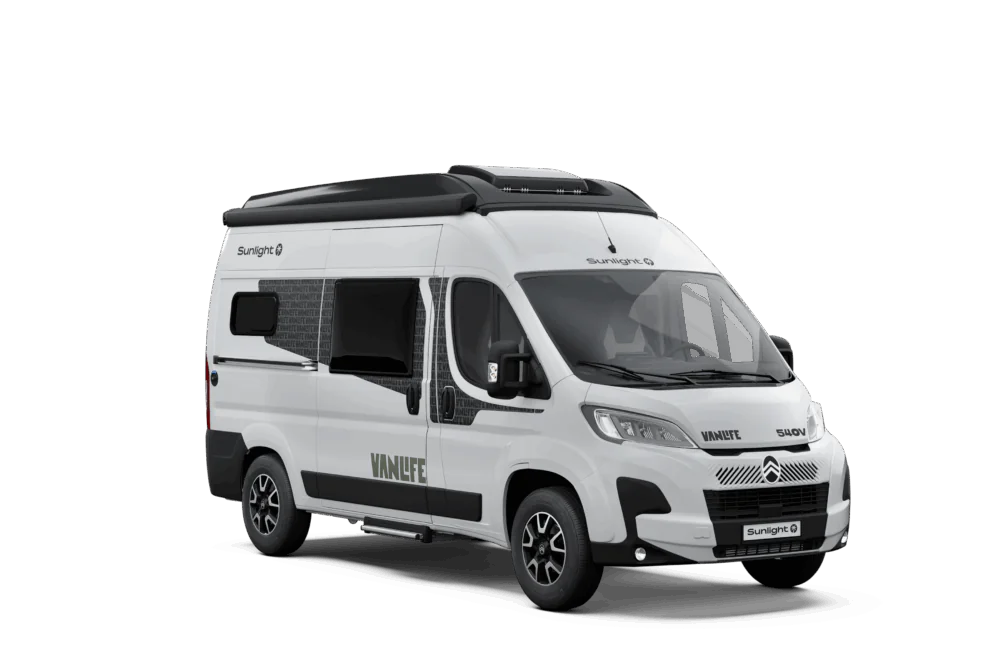 Ein weißer Sunlight Vanlife 540 Campervan auf transparentem Hintergrund.